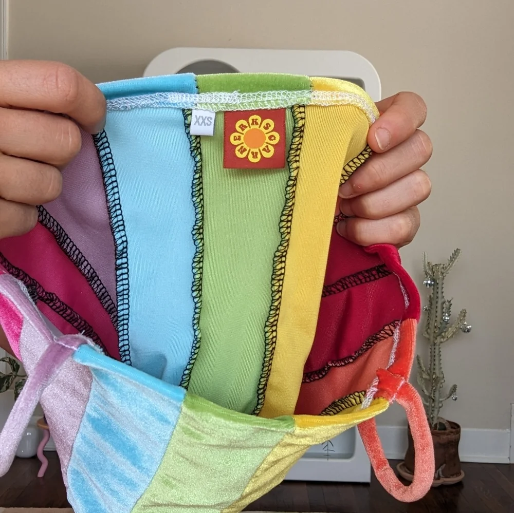 🚫 CLOTHING SWAPPED - K.S. Garner Rainbow Luna Top - Picture 7 of 7